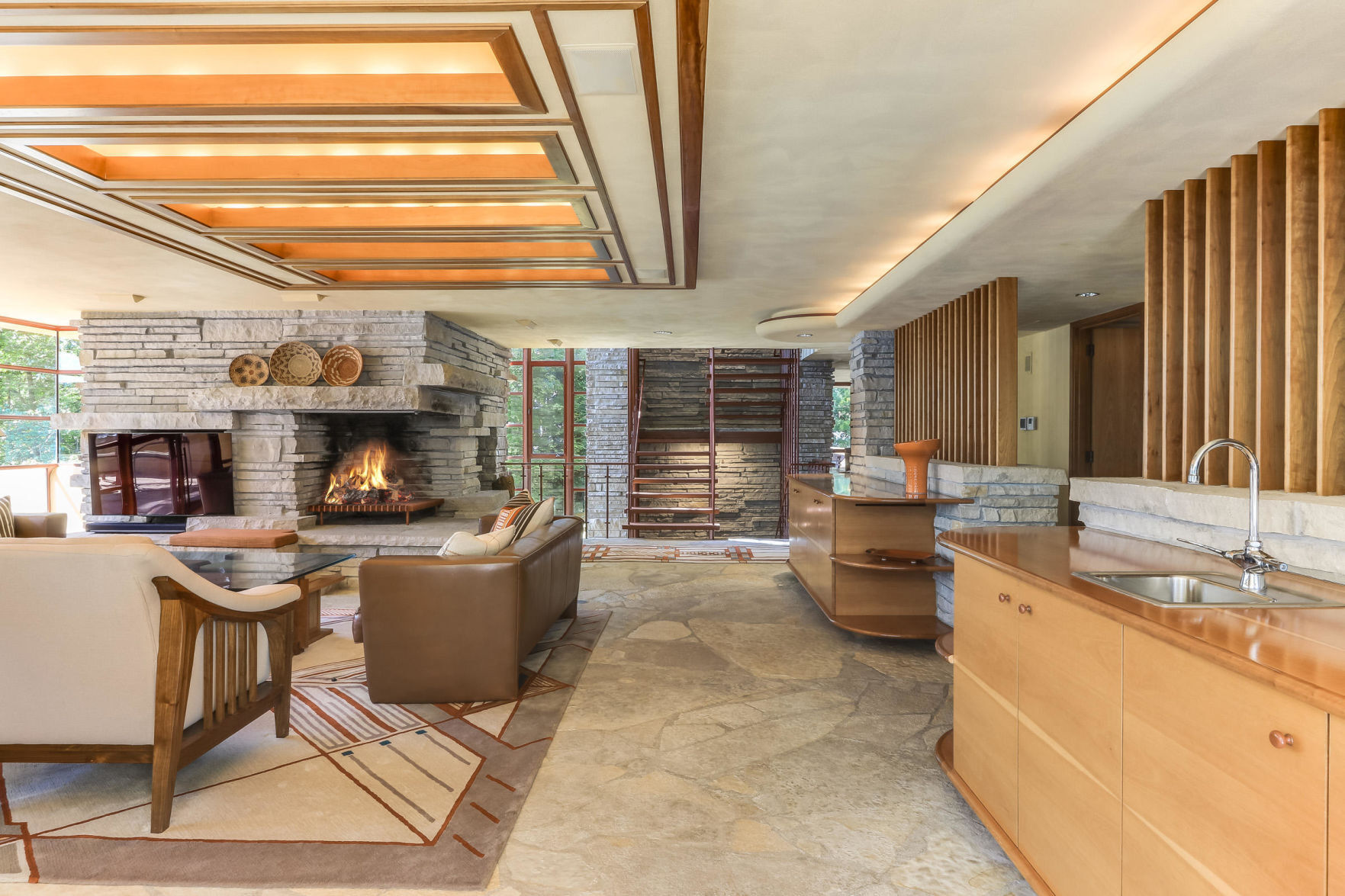 No. 2 W443 N. Lake Shore Drive, Linn interior